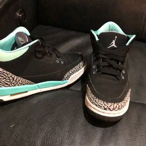 Barely Used Tiffany blue/ grey Retro 3 Jordans.